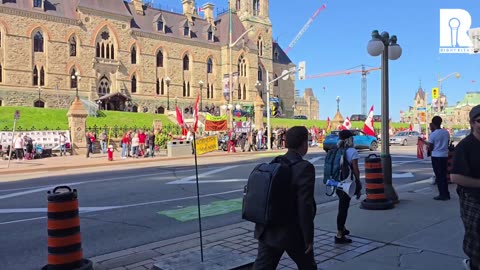 Chanting: We want Pierre! 🇨🇦