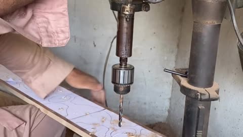 This craftsman’s secret technique turns plain wood into luxury bed art