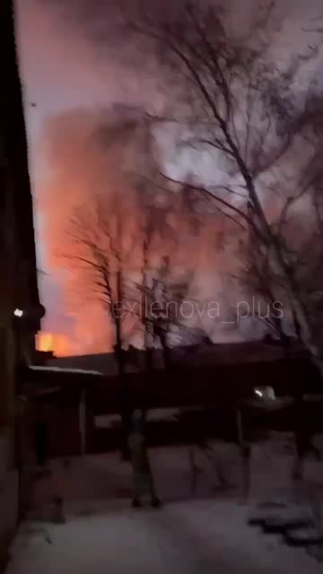 Debaltsevo The occupiers' warehouse continues to burn