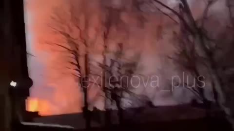 Debaltsevo The occupiers' warehouse continues to burn