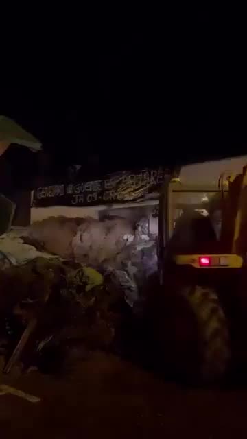 French Farmers BLOCK Tax Offices in Saint-Girons. Rural France STANDS against the GLOBALIST EU.