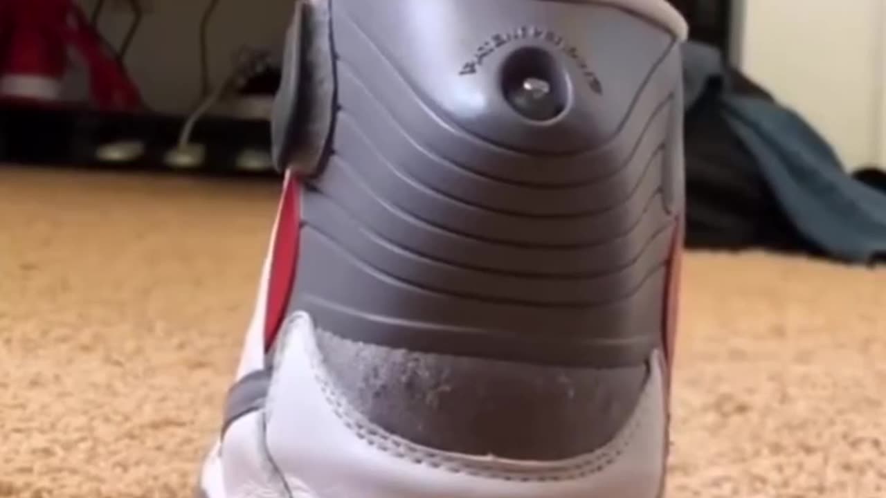 🤯✨ These 1989 Shoes Adjusted Their Fit Automatically! | FeedMyCuriosity