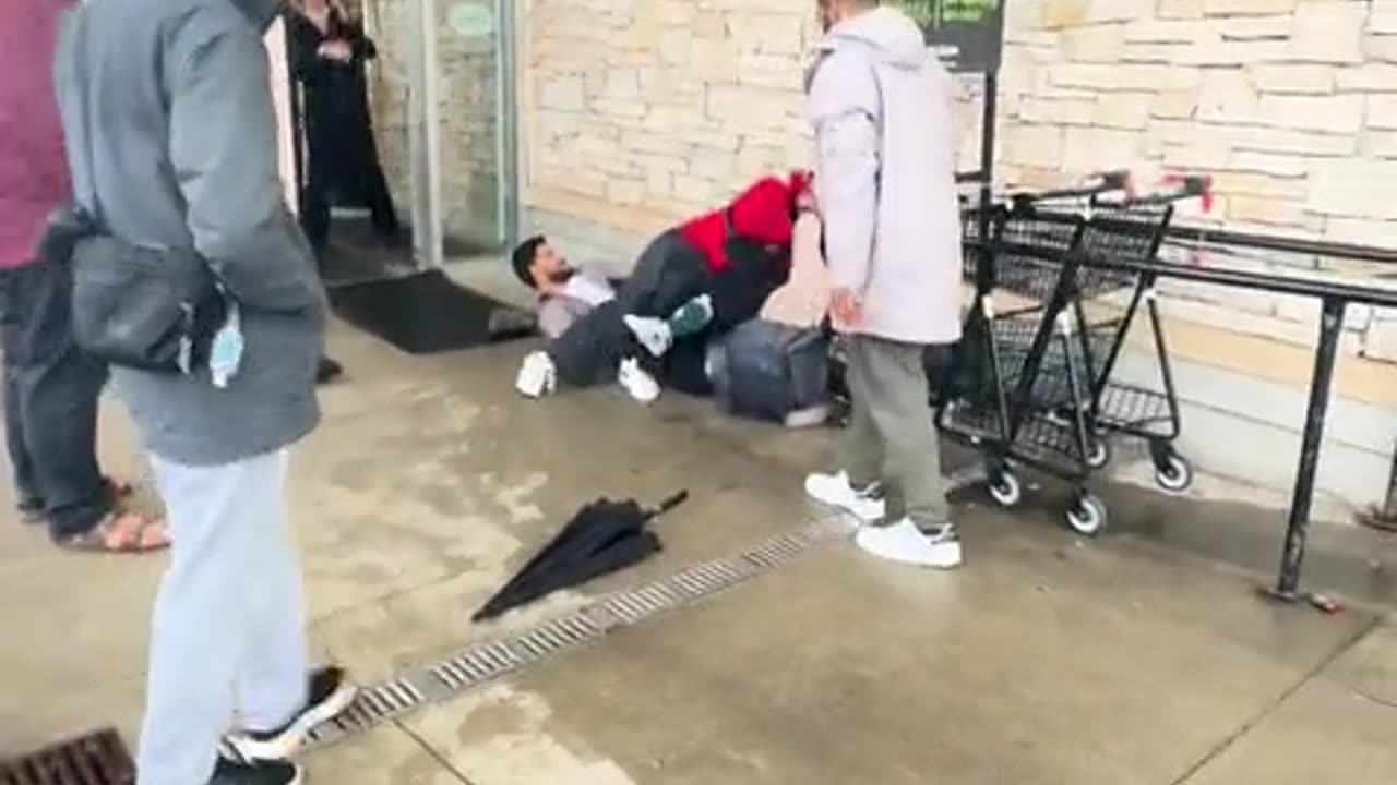 Vancouver, #Canada. Liquor store, tantrum, police.