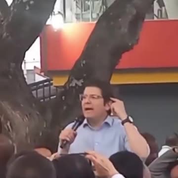 Presidential candidate shot at rally 🤯