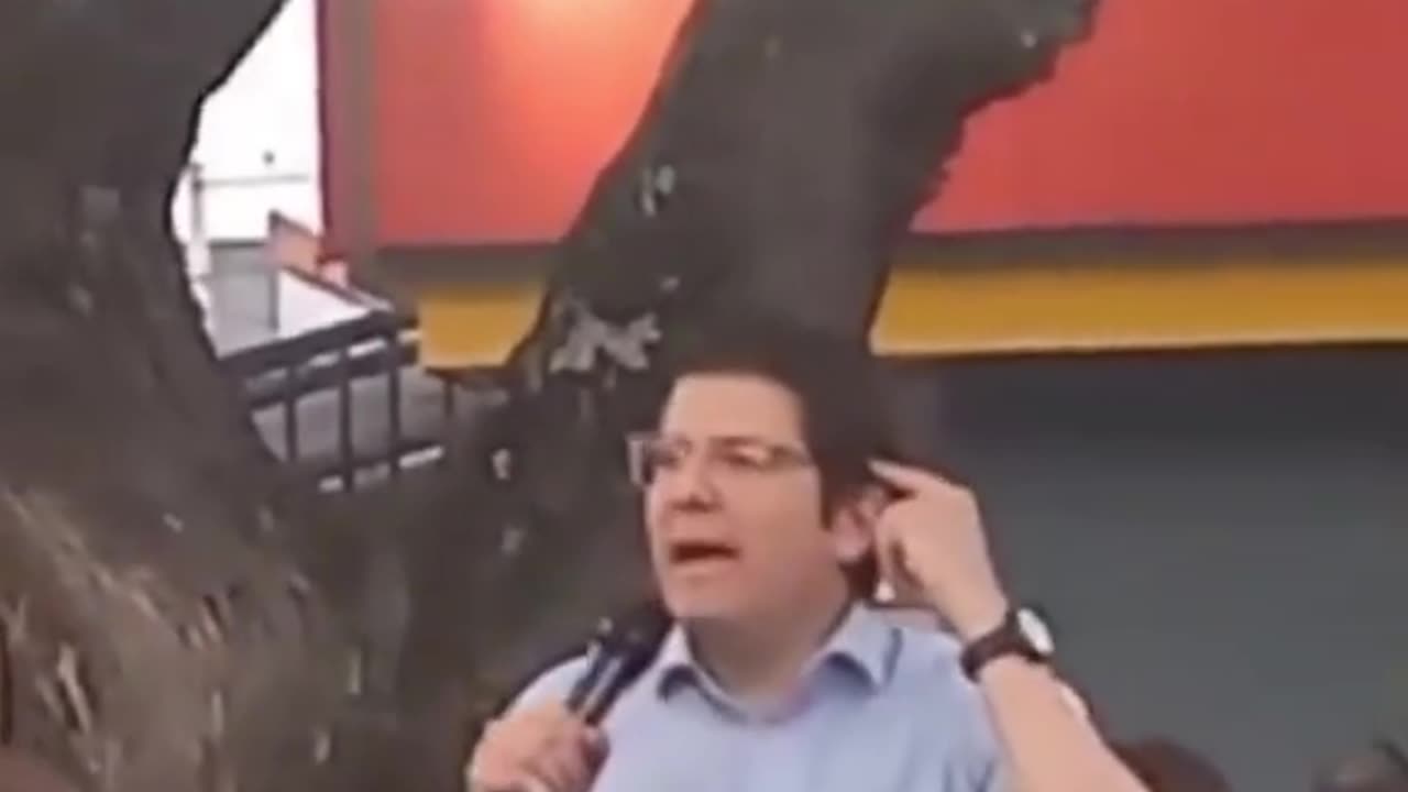 Presidential candidate shot at rally 🤯