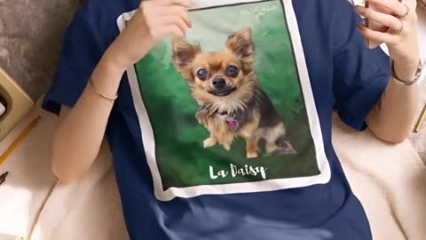 ¿Estás lista para brillar con esta camiseta única? ¡No te la pierdas! #moda #estilo