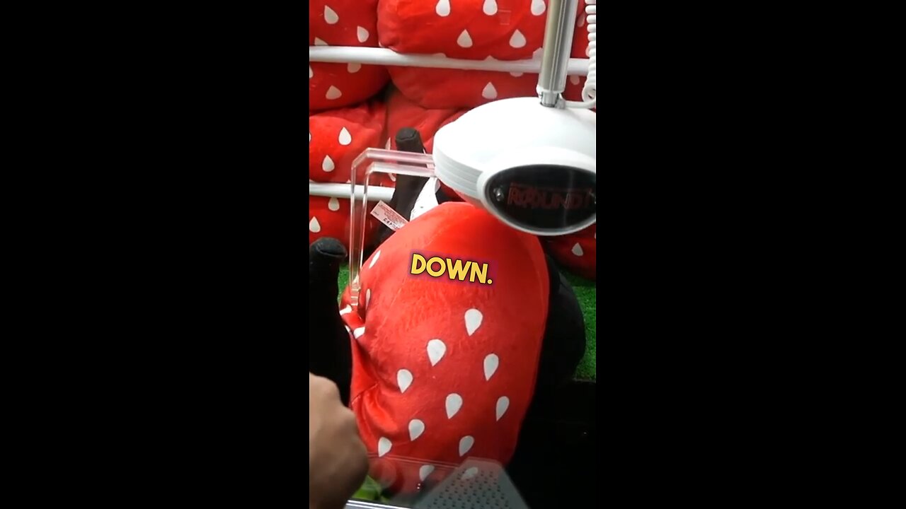 Strawberry Claw Machine! 🍓