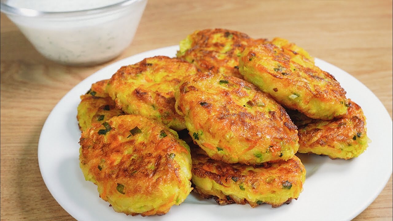 These Zucchini Fritters Are Better Than Meat! Delicious dinner with simple ingredients