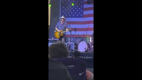 Pat Green- Take Me Out To A Dancehall live- Paris TX