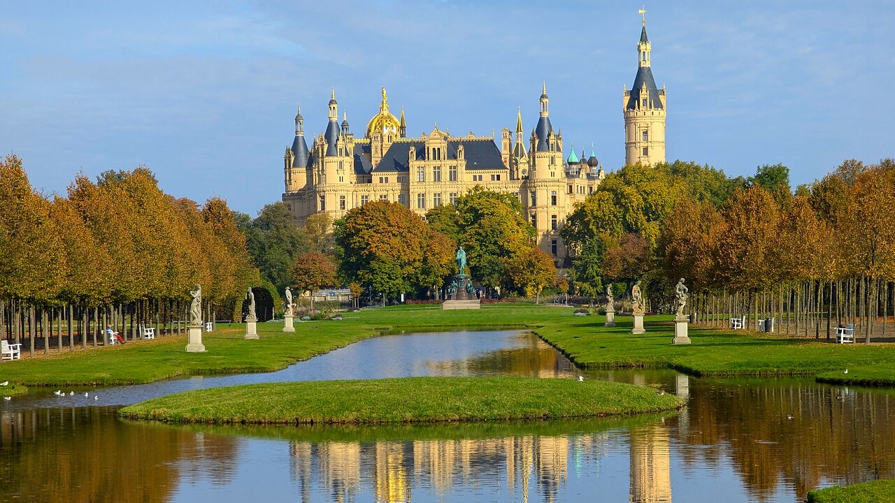 Schwerin Castle and Gardens 🇩🇪 (2024-10) {slide show}