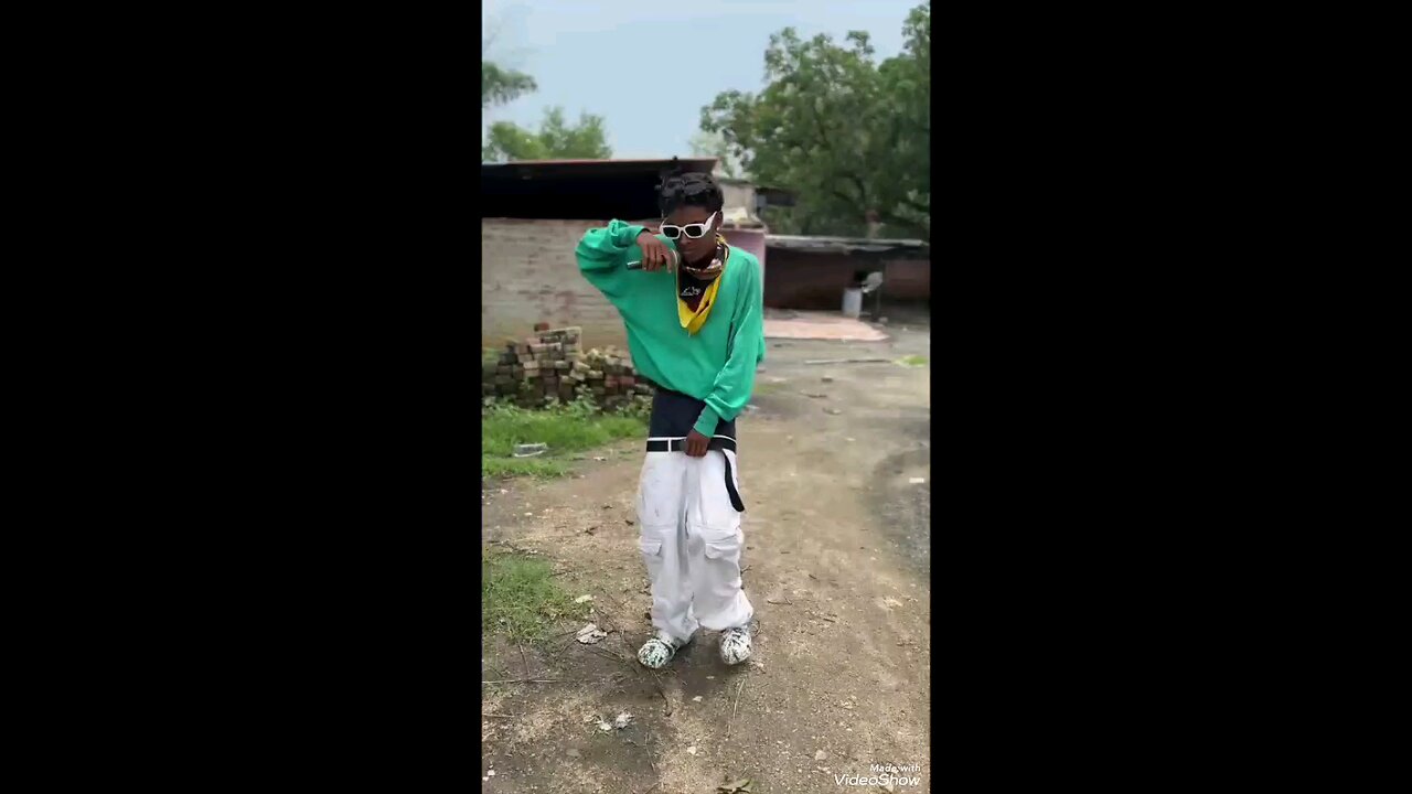 are bhai kitne smart lag rahe ho handsome boy😂