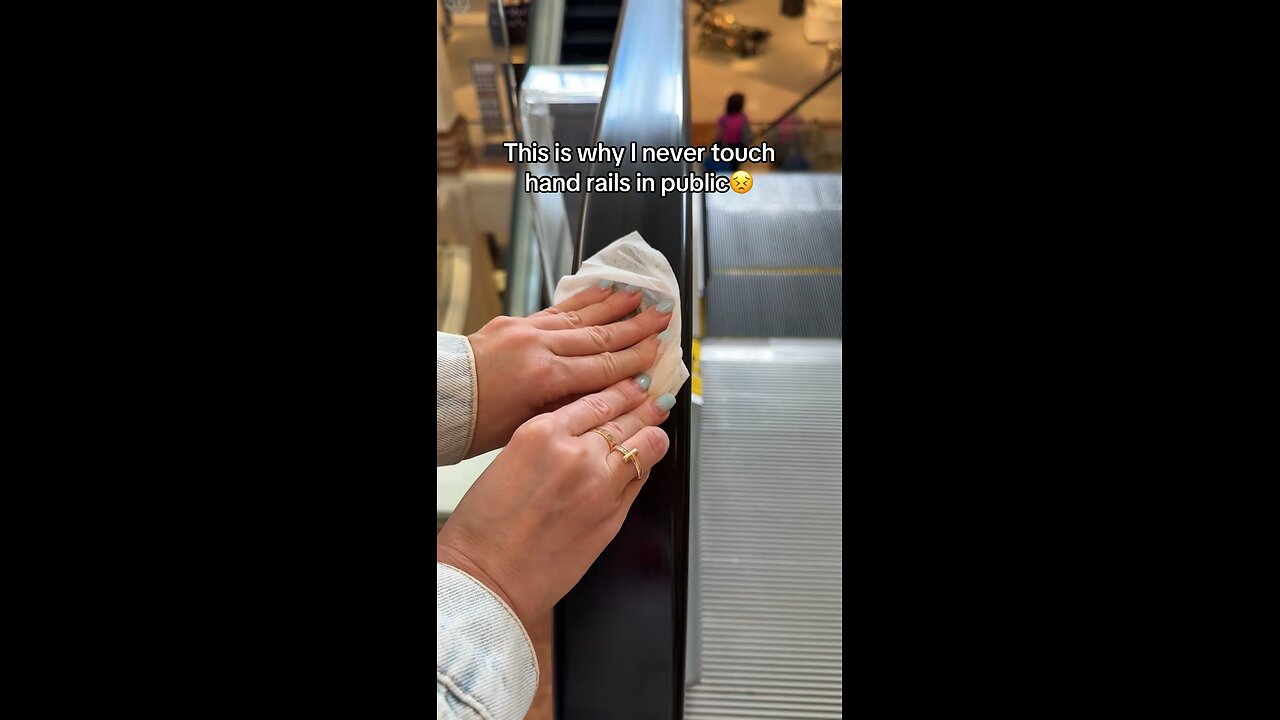 Escalator handrail dirt exposed 😱🛑 #HiddenGerms #ViralVideo