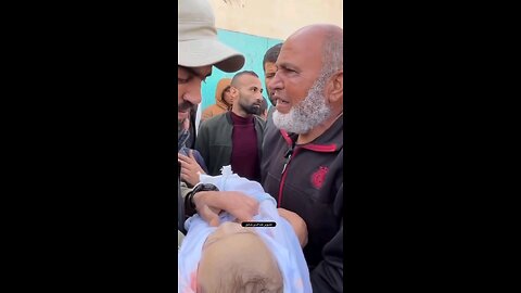 Tragedy in Gaza: Palestinian Father Holds Baby Killed in Israeli Airstrike | Al-Mawasi, Khan Younis