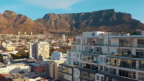 "Cape Town Wonders: Table Mountain, Penguins, Nightlife, and Coastal Beauty Await"
