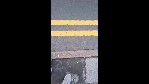 Predator tries to fight his way out ￼