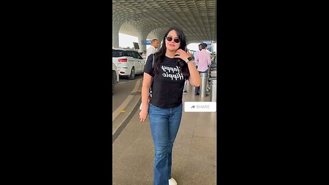 Bollywood Actress Zareen Khan Arrived at the Mumbai Airport for Dubai Travel 🔥😍❤️
