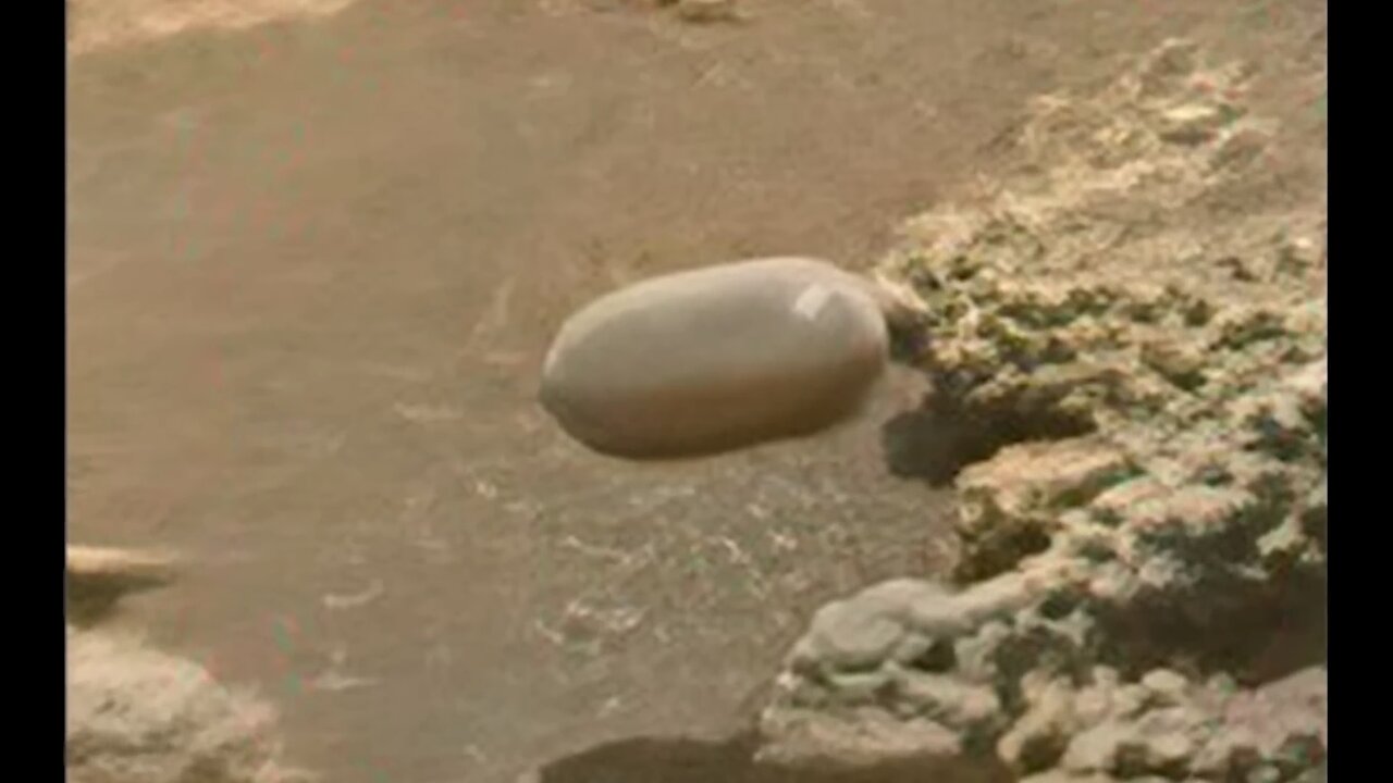Tic-tac UFO over Mars
