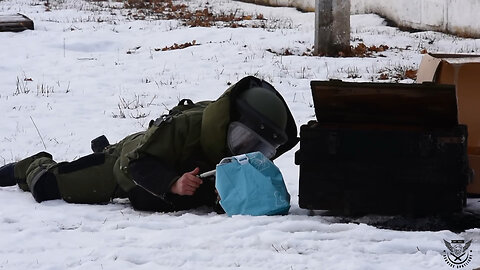 Demining explosive device