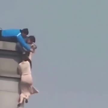 Man stopped suicide attempt by grabbing womans hair