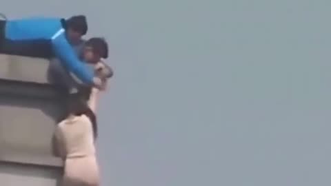 Man stopped suicide attempt by grabbing womans hair