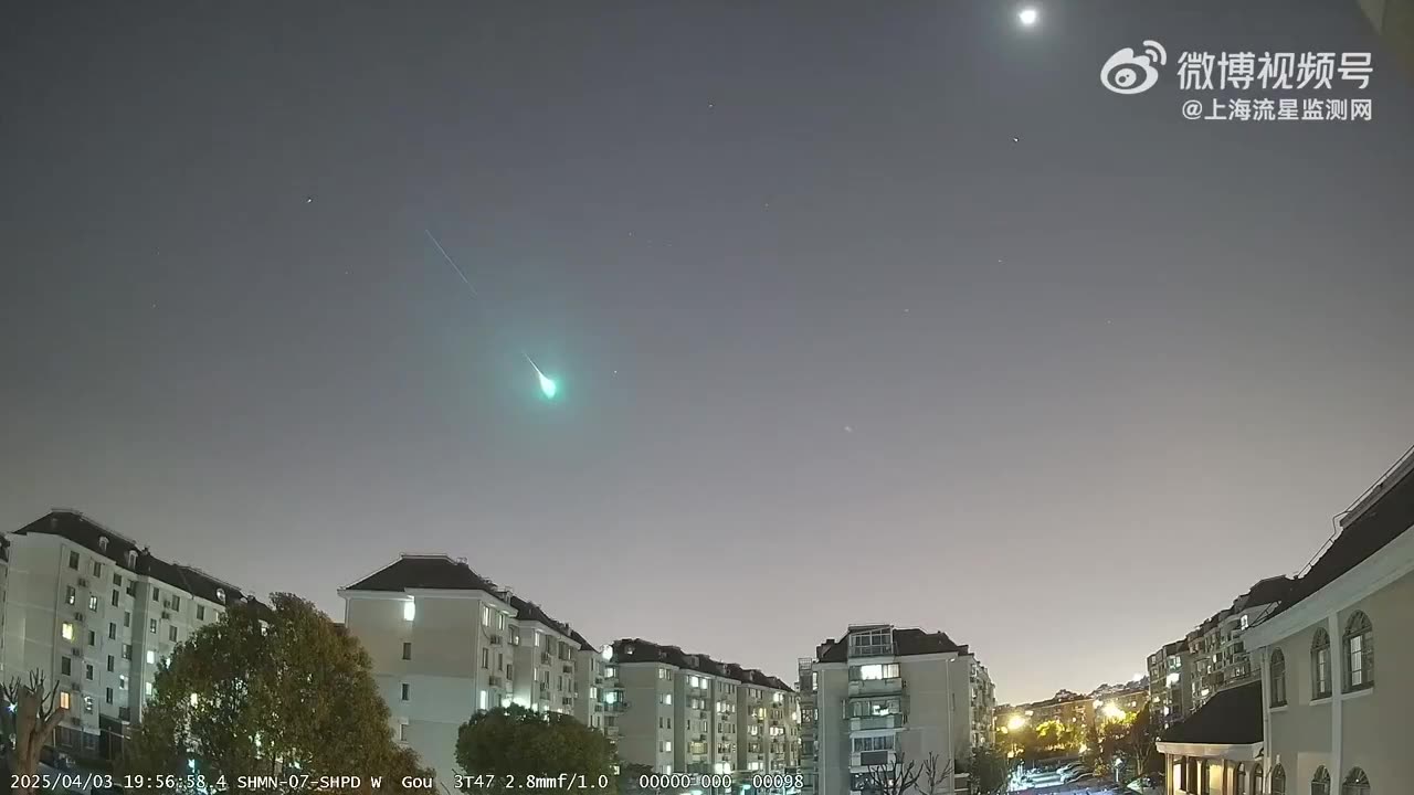 Fireball spotted streaking across night sky in Shanghai, China