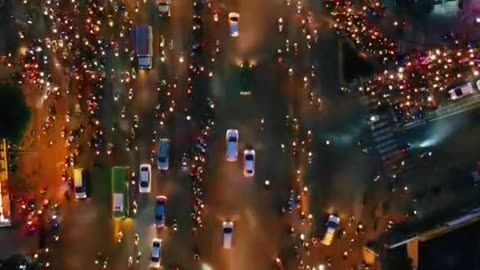 Foreigners say that participating in traffic in Vietnam is a risky game, so what do you say?