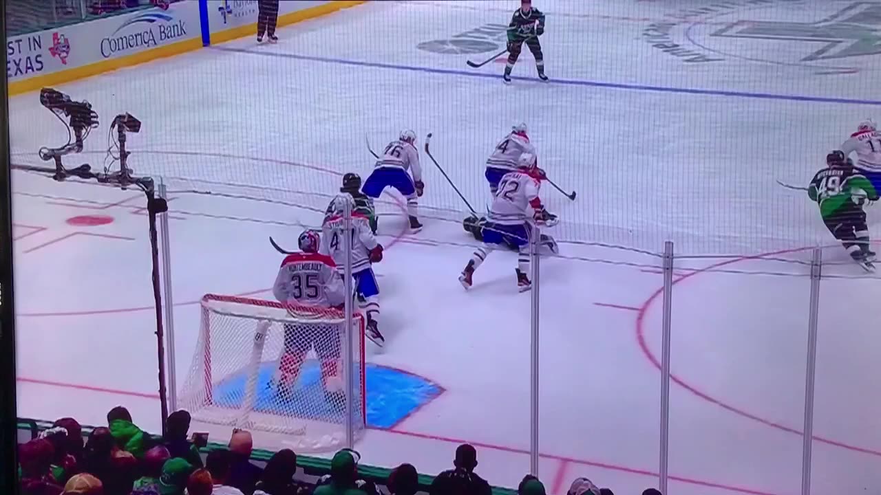 Stars LW #14 Jamie Benn face plants the ice.