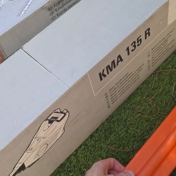 Unboxing Stihl Kombi Motor KMA 135 R 36 V Battery Multi-System Power Head Tool