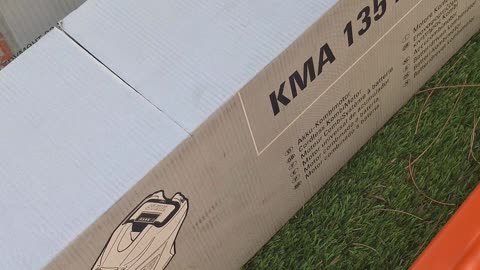 Unboxing Stihl Kombi Motor KMA 135 R 36 V Battery Multi-System Power Head Tool