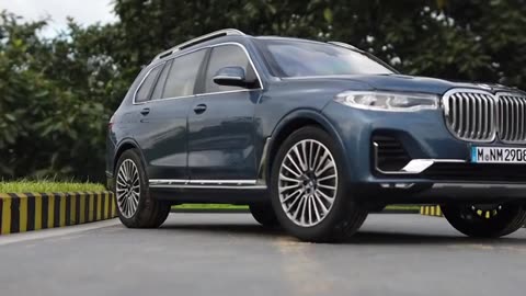 Mercedes G-Class vs BMW X7 Full-Size Luxury SUVs Diecast Model Cars_part1