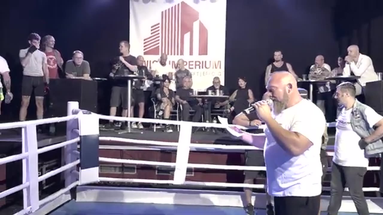 HIPSTER vs BOXER !! Bikers fights