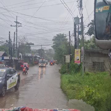 "Surprise Rain Attack! ☔😂 | Expat in the Philippines"
