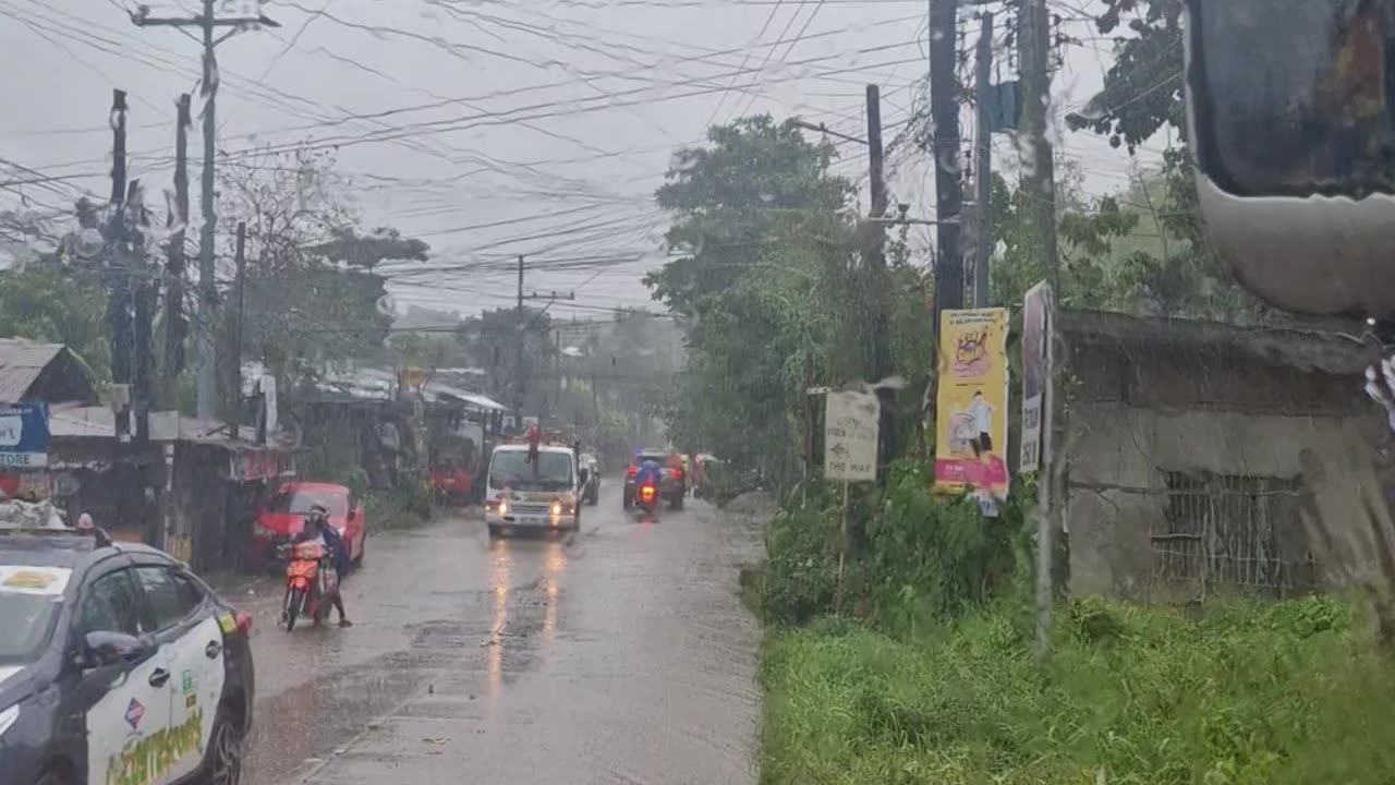 "Surprise Rain Attack! ☔😂 | Expat in the Philippines"