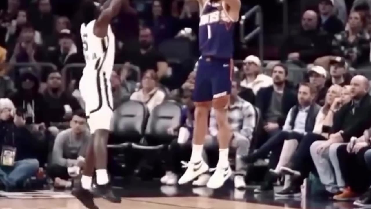 Devin Booker Drops Jaw-Dropping Pass + Dunk Must-See NBA Highlight