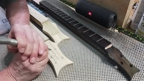 Cigar Box Guitar - shaping the neck with the facet method