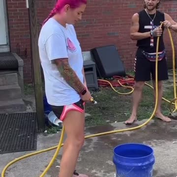 Husband demonstrates to wife why men sometimes miss the 🚽 🤭
