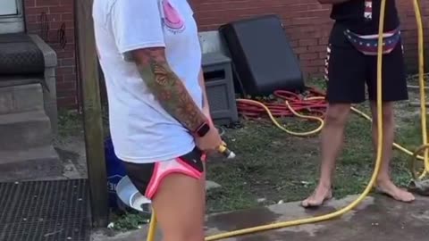 Husband demonstrates to wife why men sometimes miss the 🚽 🤭