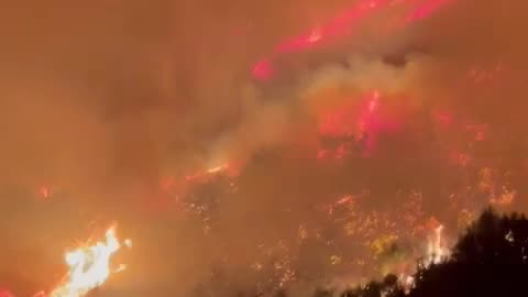 Zjarri pranë 'Syrit të Kaltër' kërcënon banorët