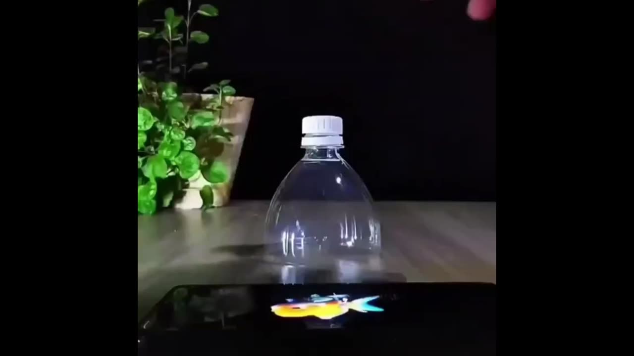 Cool for kids... illusion using a plastic bottle and a smartphone.