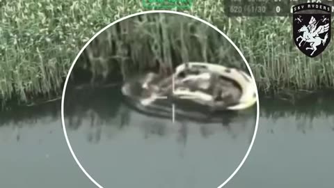 Chinese Kayak Becomes the Scene of a Dramatic Struggle for Survival