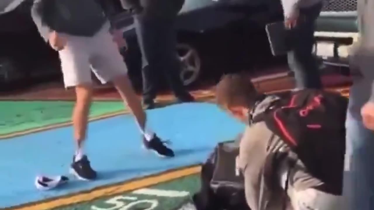 an Gets Knocked Out In Parking Lot 1v1 Figh