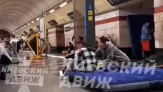 🙏🇺🇦 Kyiv residents are going to sleep in the subway again.