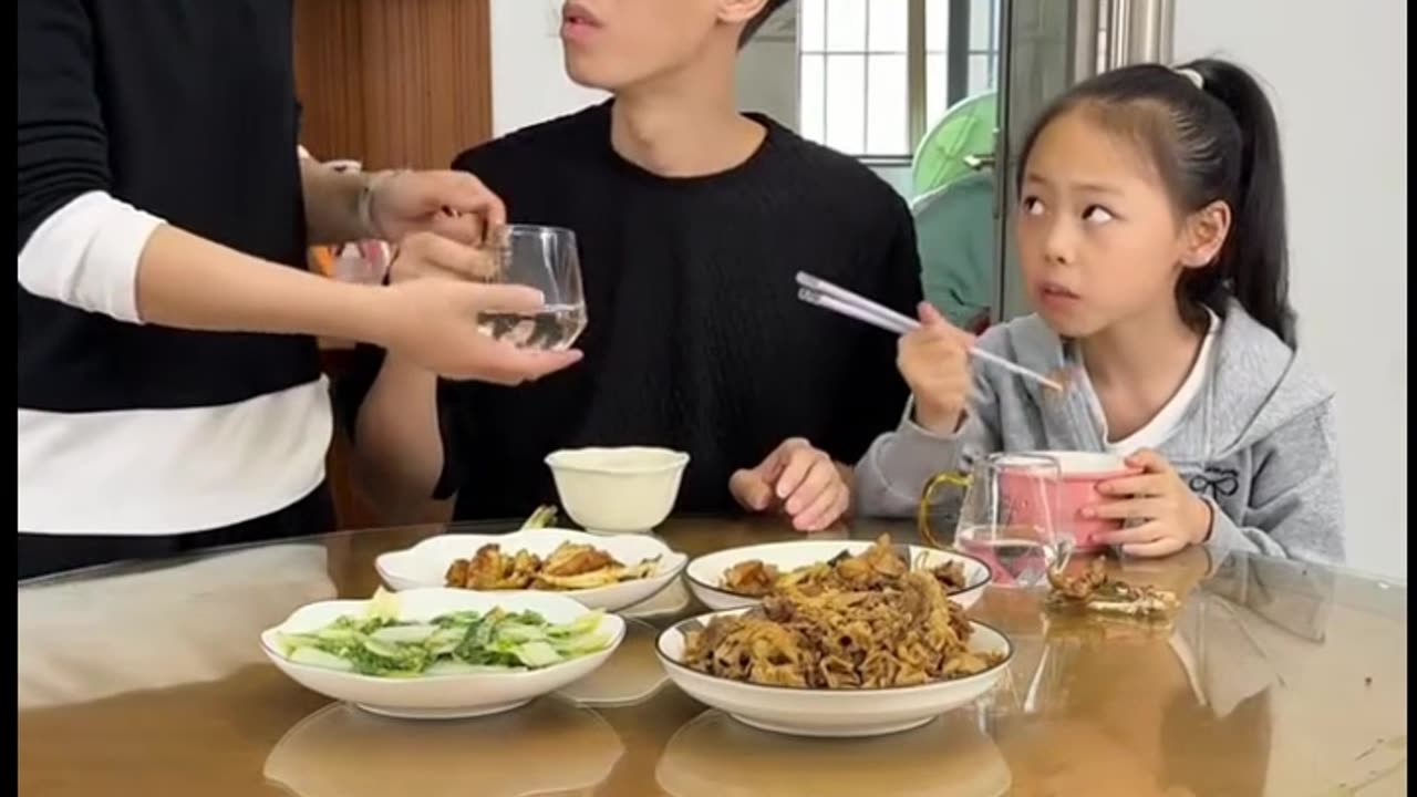 Chinese Funny Reaction Video