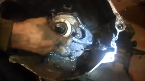 How to Change the Throwout Bearing on a Classic Lada.