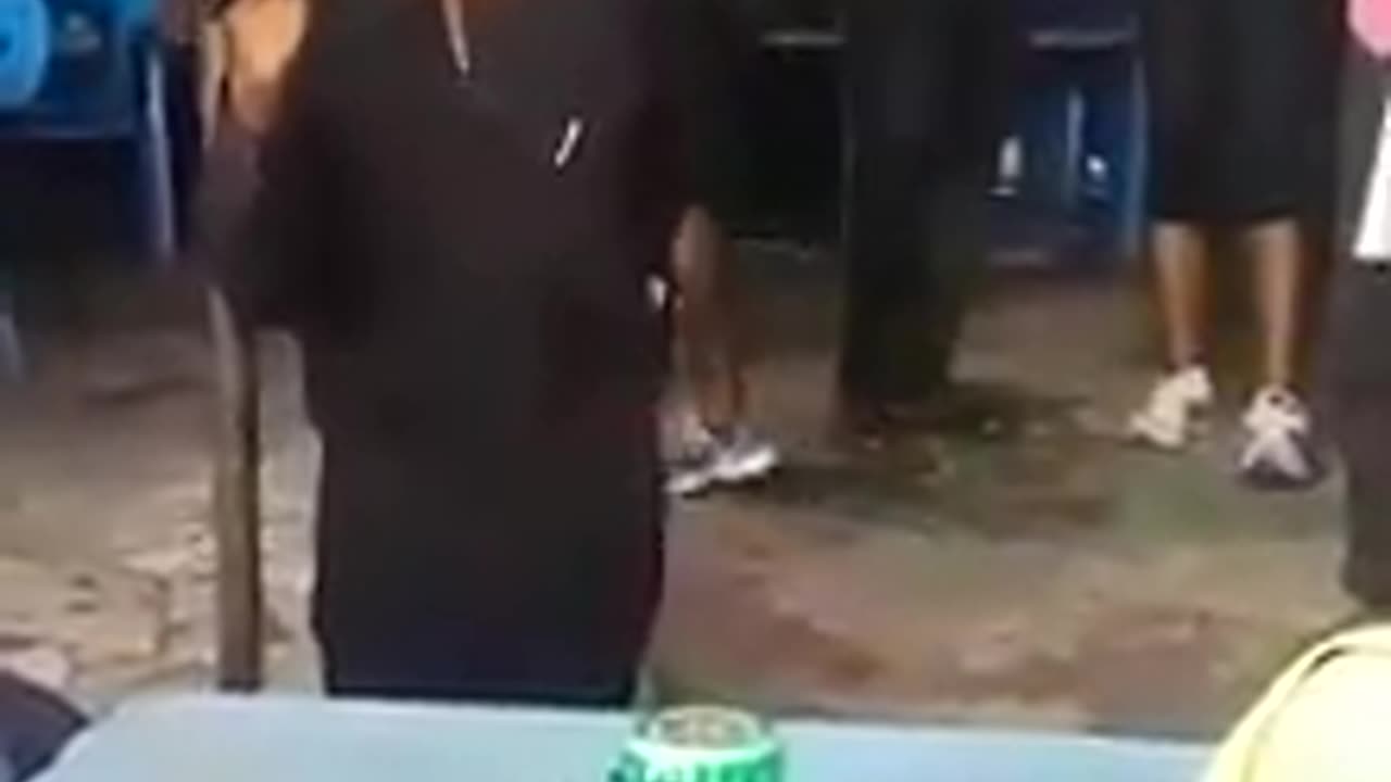 TALENTED MUSICIAN SINGING IN RICHIE'S VOICE