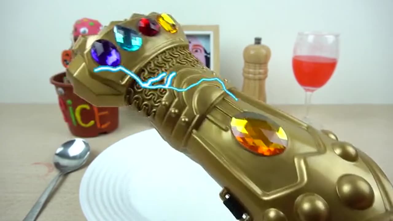 Kluna Tik eat GAUNTLET INFINITY THONAS_part1