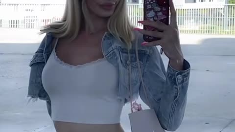 Blonde tgirl is amazing to me