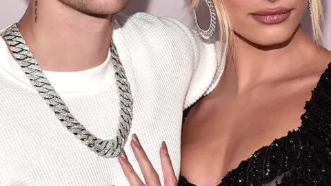 Hailey Unfollows Justin? Glitch Shocks Fans!