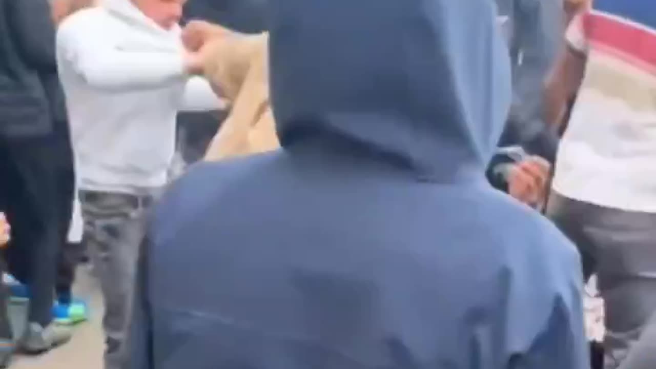 The last British man left in a London neighborhood is attacked by an Islamic mob shouting