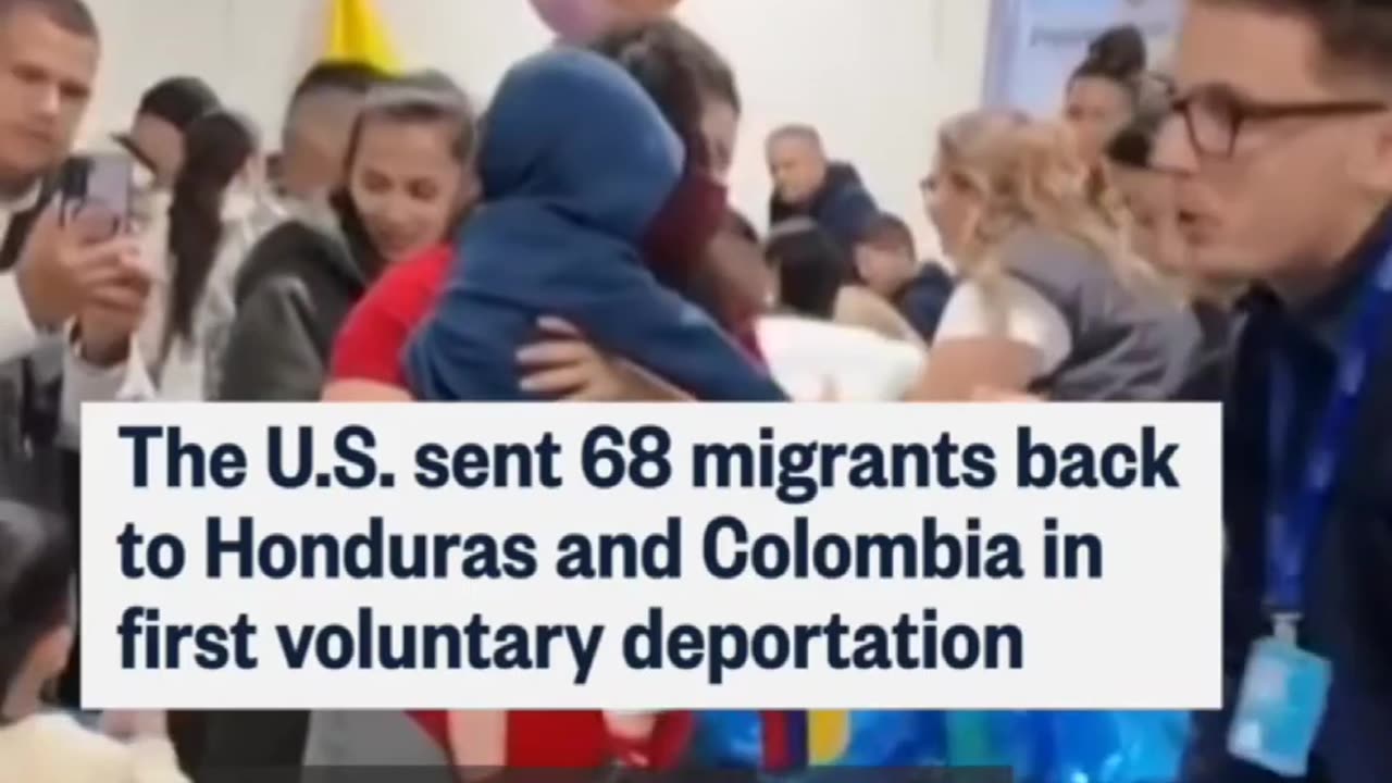 The first planes carrying migrants who voluntarily deported themselves